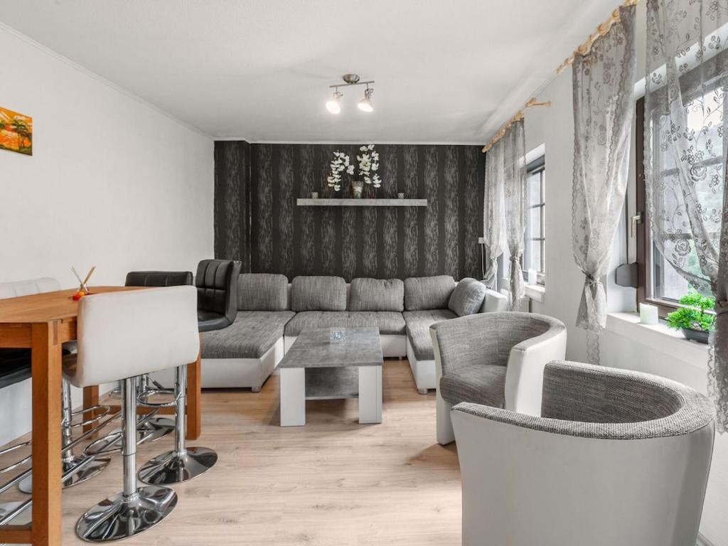 Serene Holiday Home In Nehren With A Beautiful Garden Екстер'єр фото
