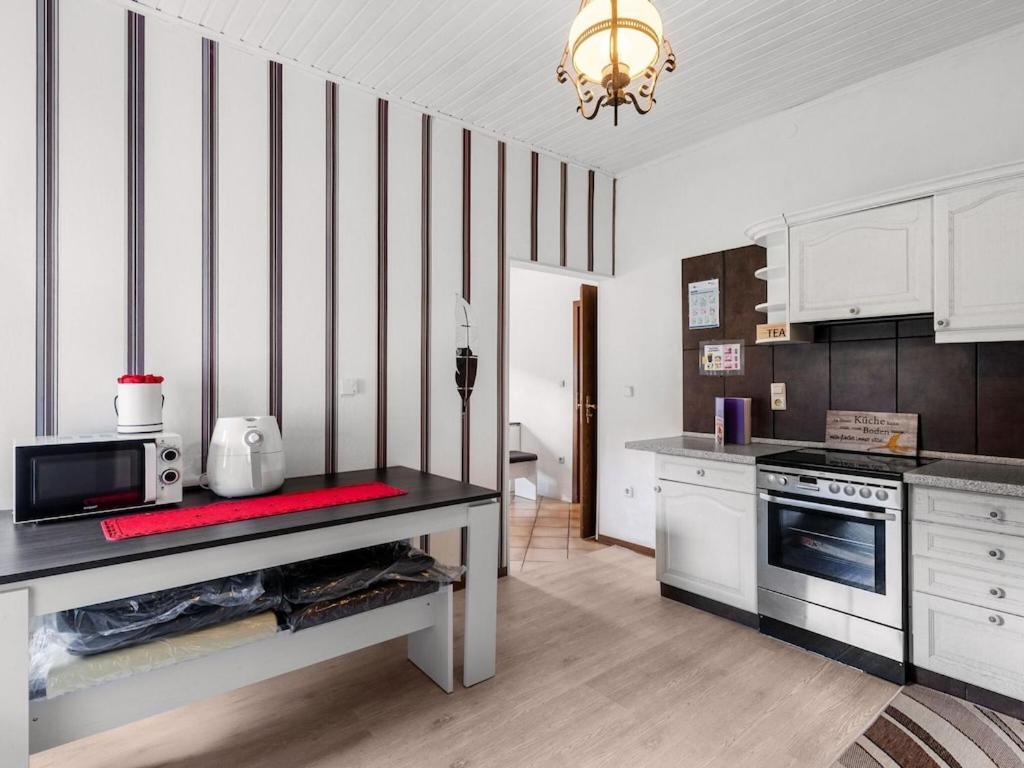 Serene Holiday Home In Nehren With A Beautiful Garden Екстер'єр фото