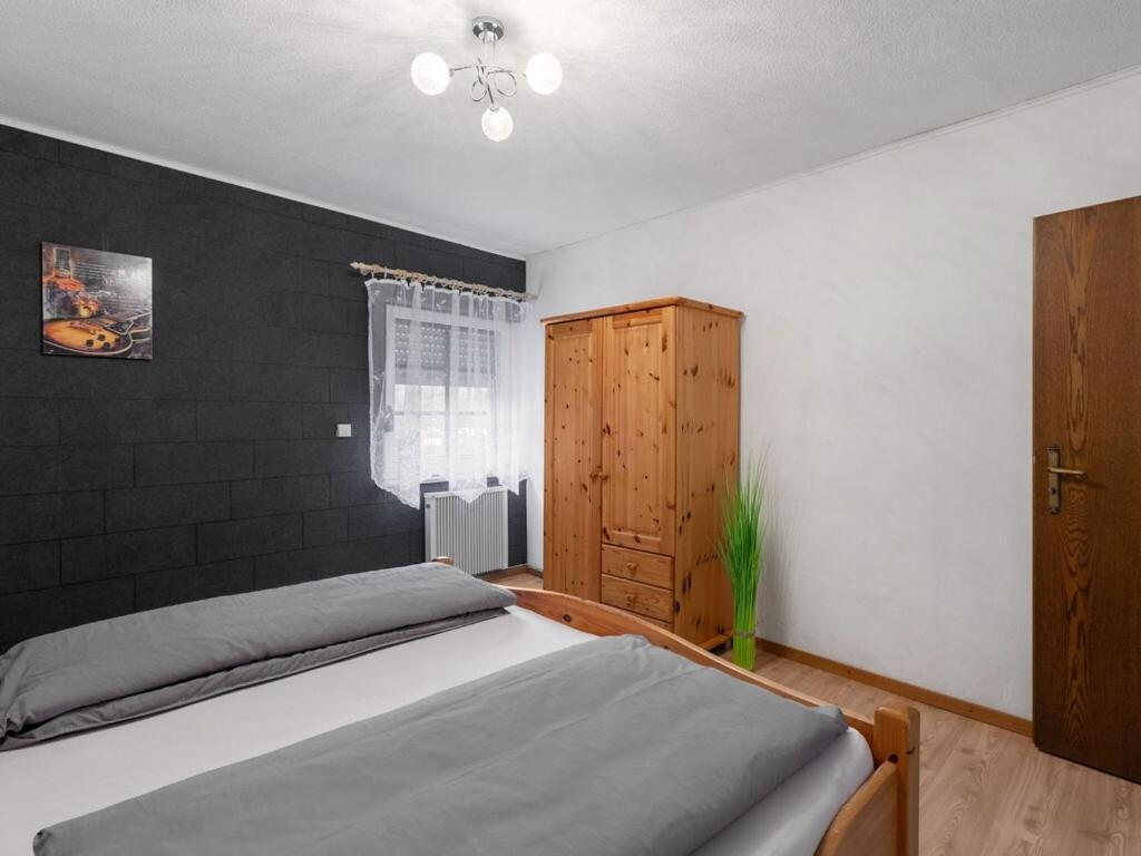 Serene Holiday Home In Nehren With A Beautiful Garden Екстер'єр фото